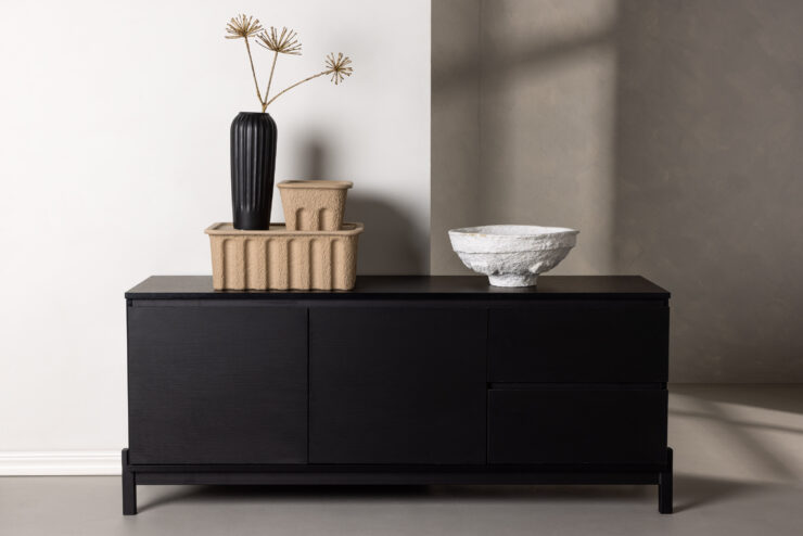 Corpus – Commode – Noir – 40 x 56 x 138 cm