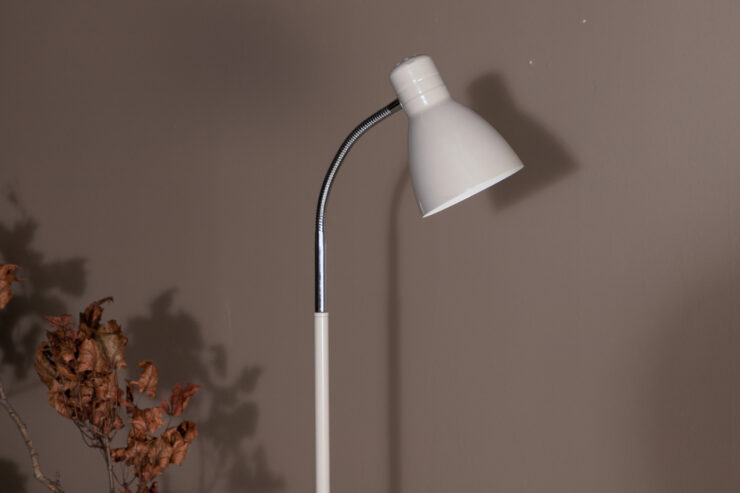 Lina – Lampadaire – Beige – 23 x 150 x 23 cm