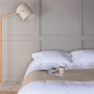 Dennis – Lampadaire – Beige, Naturel, Blanc – 66 x 156 x 30 cm