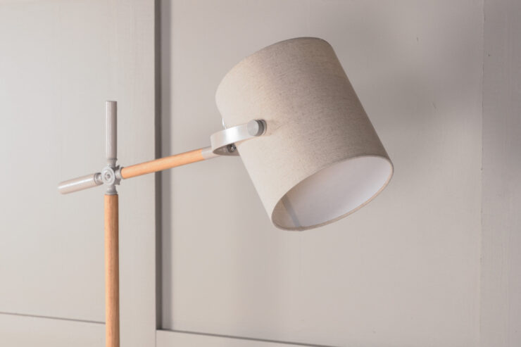 Dennis – Lampadaire – Beige, Naturel, Blanc – 66 x 156 x 30 cm