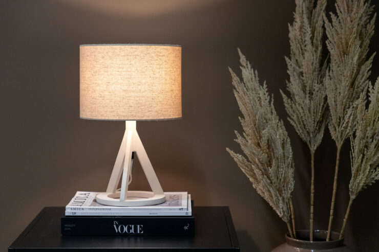 Kona – Lampe à poser – Beige, Blanc – 25 x 51 x 18 cm