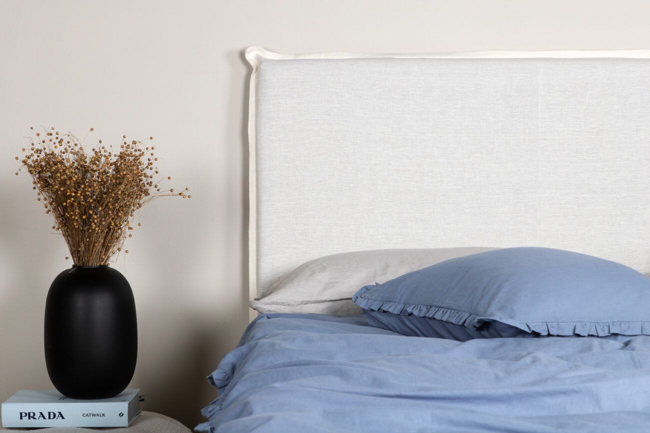 Signe – Headboard Cover – Blanc cassé – 10 x 180 x 140 cm