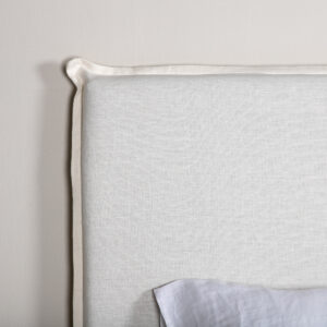 Signe – Headboard Cover – Blanc cassé – 10 x 180 x 140 cm