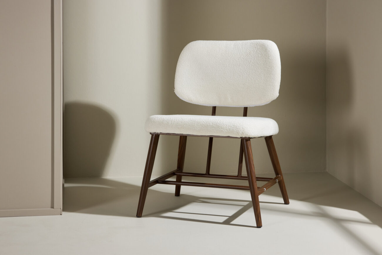 Midland – Fauteuil lounge – Blanc, Noyer – 62 x 84 x 58 cm