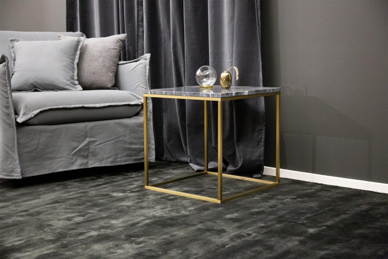 Estelle – Table d’appoint – Doré brossé, Gris, Doré – 50 x 50 cm