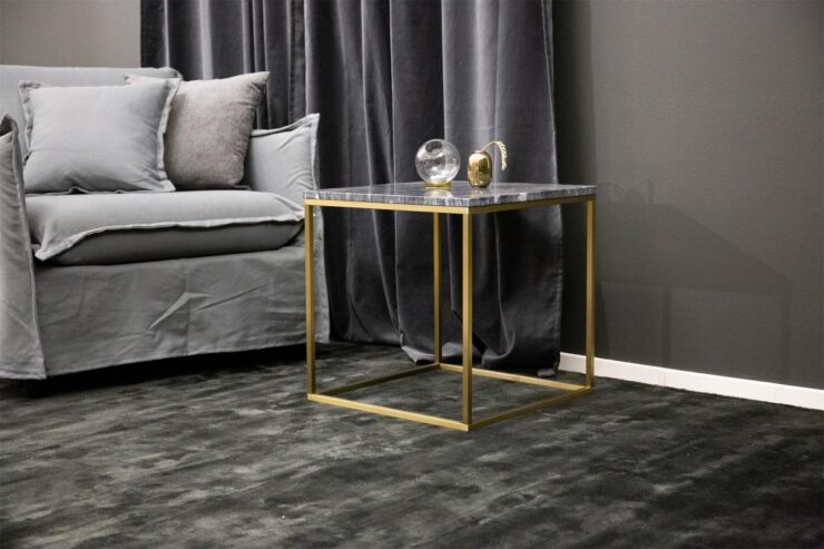 Estelle – Table d'appoint – Doré brossé, Gris, Doré – 50 x 50 cm