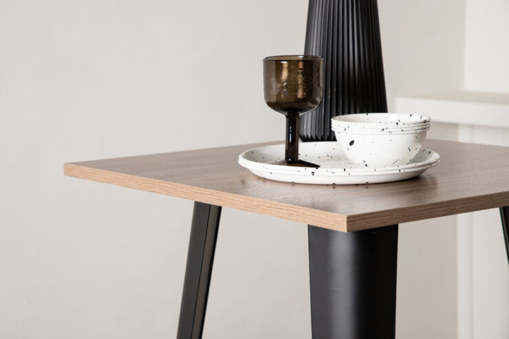 Tempe – Table de bar – Noyer, Noir – 60 x 60 cm