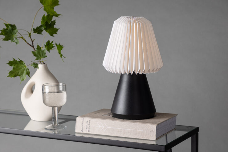 Fjällen – Lampe à poser – Noir, Blanc – ⌀20 cm