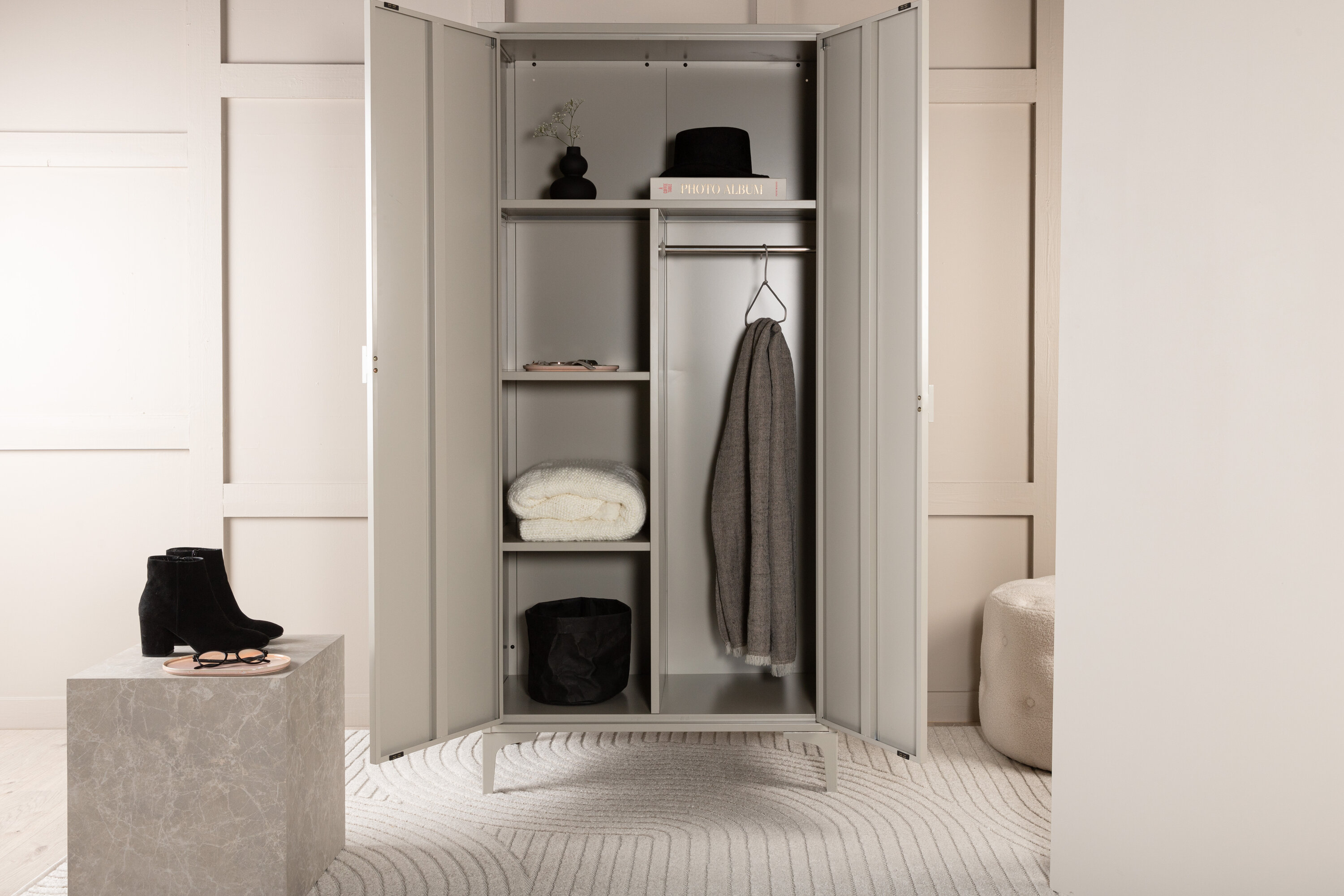 Armoire