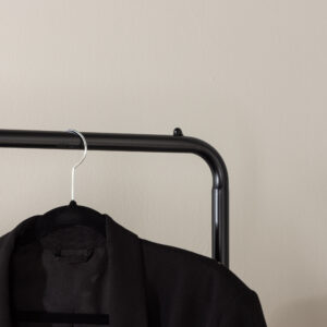 Quito – Porte-manteau – Noir – 40 x 175 x 100 cm