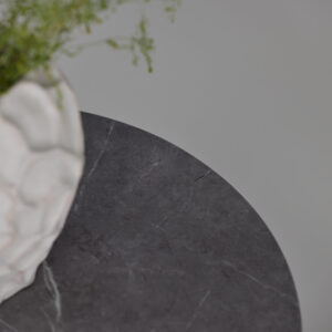 Härön – Table d&rsquo;appoint – Gris, Noyer – ⌀52 cm