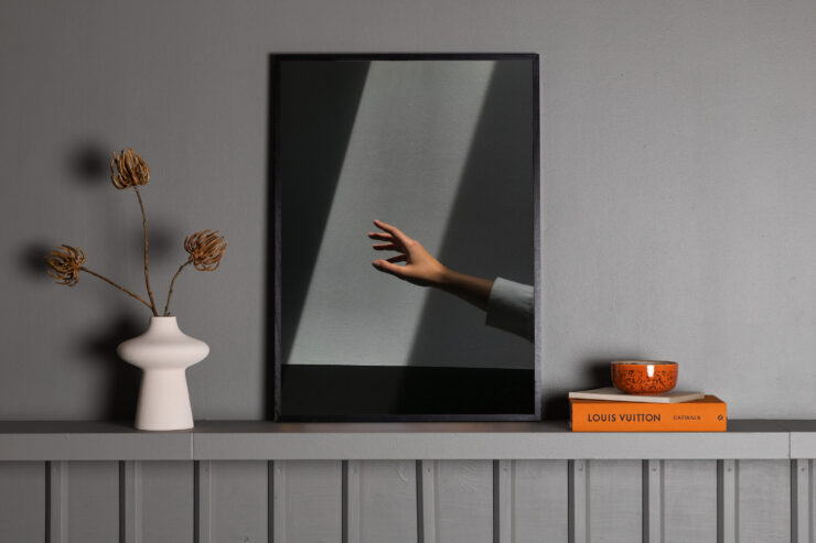 Reaching Hand – Décoration murale – Gris – 30 x 21 cm