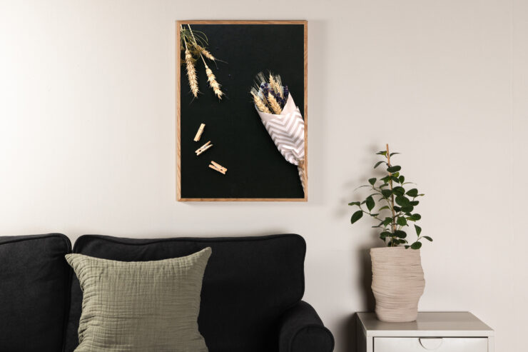 Flowers on table – Décoration murale – Beige, Noir – 40 x 30 cm