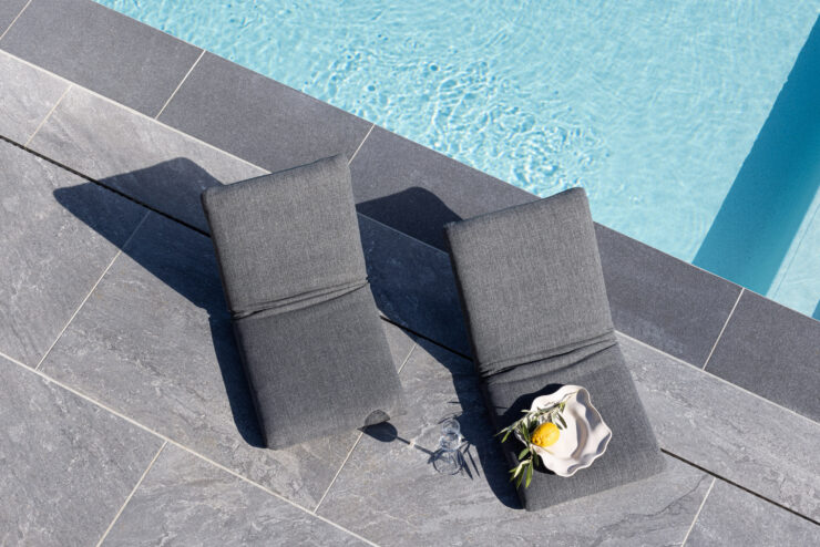 Trond – Bain de soleil – Gris, Noir – 80 x 5 x 40 cm