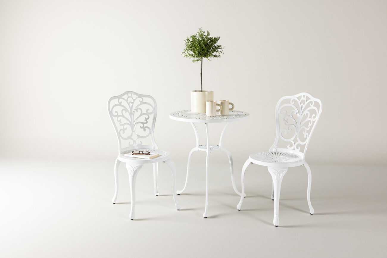 Nandin – Set café – Blanc – Table : 60 x 73 Chaise : 50 x 42 x 88 cm