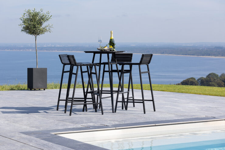 Mexico – Bar Set – Noir – Chaise : 43 x 44 x 91 Table : 65 x 95 cm