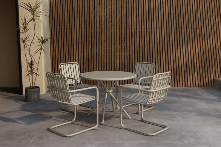 Chios – Ensemble repas – Beige – Table : ⌀90cm, Chaise : 59 x 83 x 51,5 cm