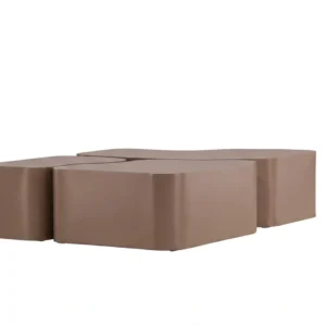 Tables basses modulaires taupe au design organique, vue de trois quarts