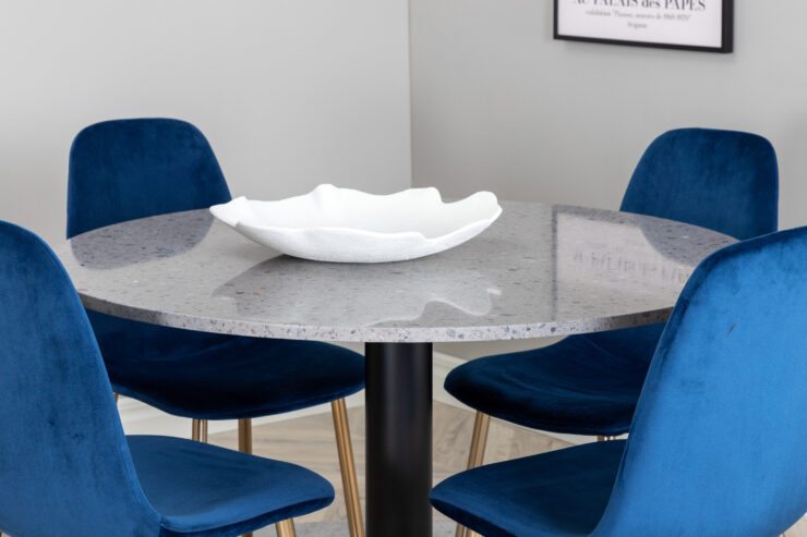 Razzia, Polar – Ensemble repas rond – Gris – Table : ⌀106 Chaise : 52 x 86 x 44 cm