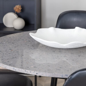 Razzia, Polar – Ensemble repas rond – Gris – Table : ⌀106 Chaise : 43 x 85,3 x 43,5 cm