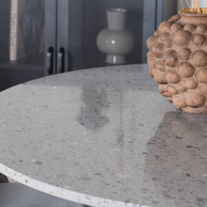 Razzia, Velvet – Ensemble repas rond – Gris – Table : ⌀106 Chaise : 57 x 76,5 x 50 cm