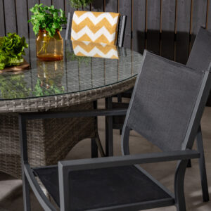 Volta, Copacabana – Ensemble repas – Gris – Table : ⌀150 Chaise : 60,5 x 88 x 56,5 cm