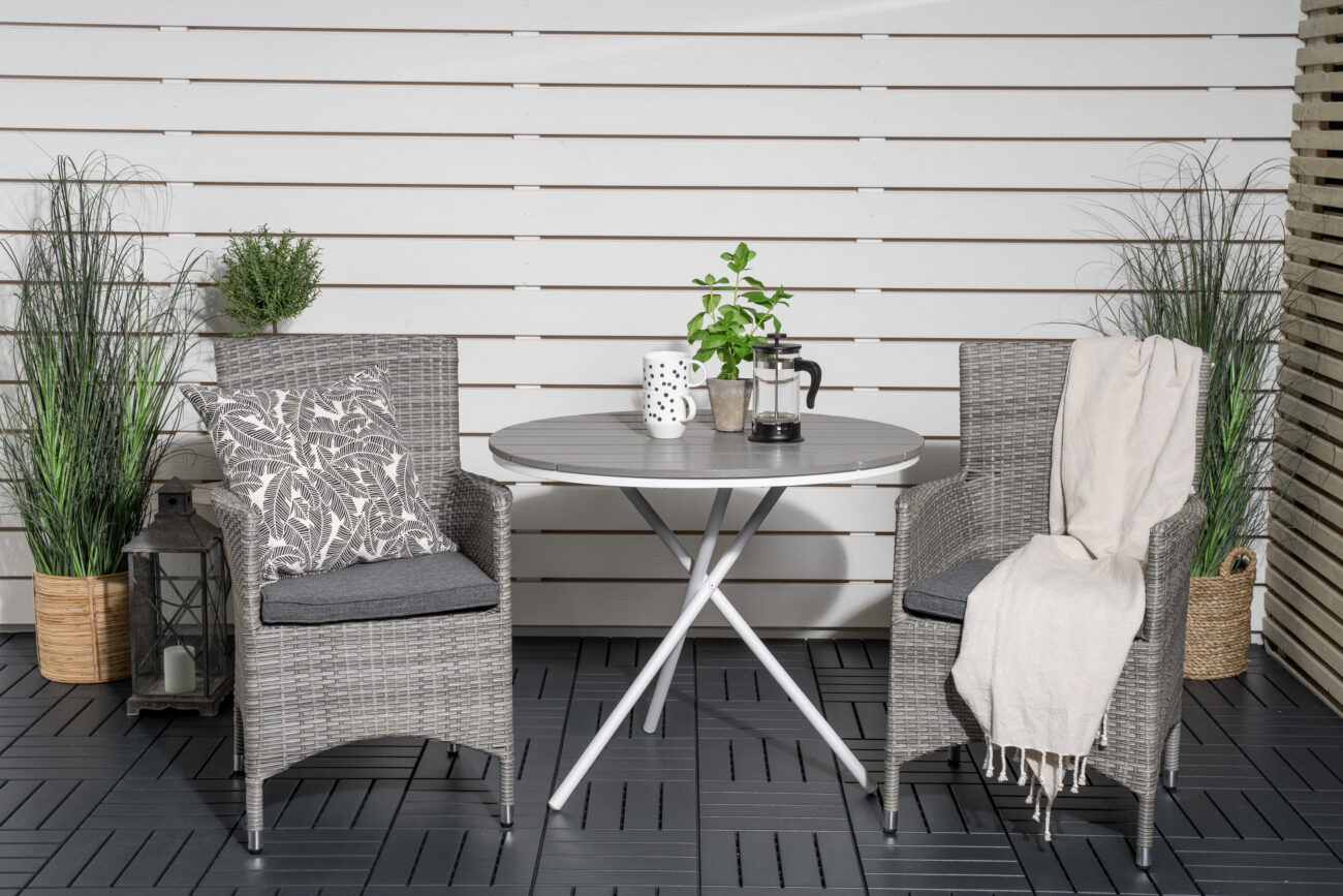 Parma, Malin – Ensemble repas – Blanc – Table : ⌀90 Chaise : 65 x 92 x 58 cm