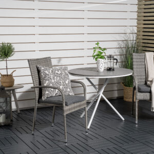 Parma, Anna – Ensemble repas – Gris – Table : ⌀90 Chaise : 62 x 96 x 55 cm