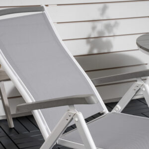 Parma, Albany – Ensemble repas – Blanc – Table : ⌀90 Chaise : 73 x 108 x 59 cm