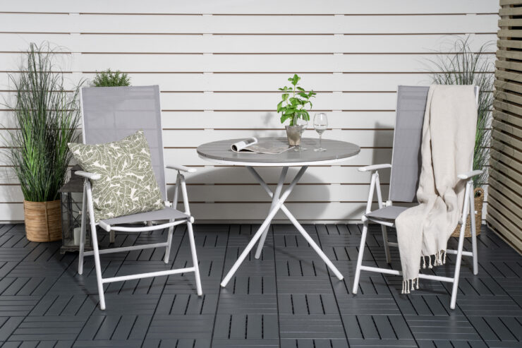 Parma, Break – Ensemble repas – Blanc – Table : ⌀90 Chaise : 62 x 107,5 x 55 cm