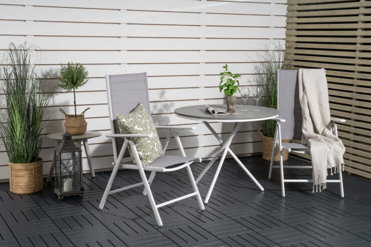 Parma, Break – Ensemble repas – Blanc – Table : ⌀90 Chaise : 62 x 107,5 x 55 cm