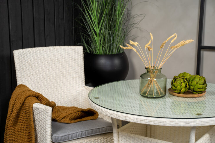 Volta, Malin – Ensemble repas – Blanc – Table : ⌀90 Chaise : 65 x 92 x 58 cm