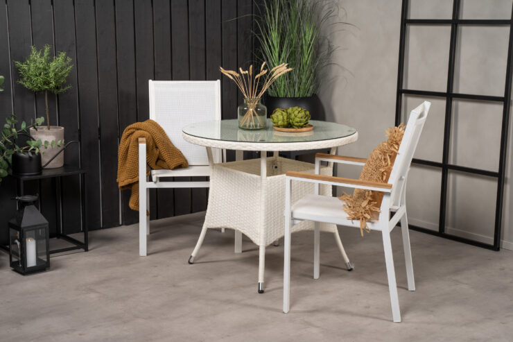 Volta, Texas – Ensemble repas – Blanc – Table : ⌀90 Chaise : 57 x 91 x 57 cm