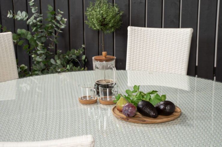 Volta, Anna – Ensemble repas – Blanc – Table : ⌀150 Chaise : 62 x 96 x 55 cm