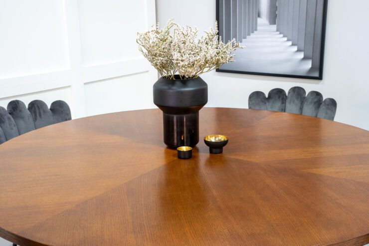 Copenhagen, Limhamn – Ensemble repas rond – Marron – Table : ⌀140 Chaise : 54 x 82,5 x 44,5 cm