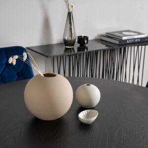 Dipp, Velvet Deluxe – Ensemble repas rond – Noir – Table : ⌀115 Chaise : 66 x 88,5 x 50 cm