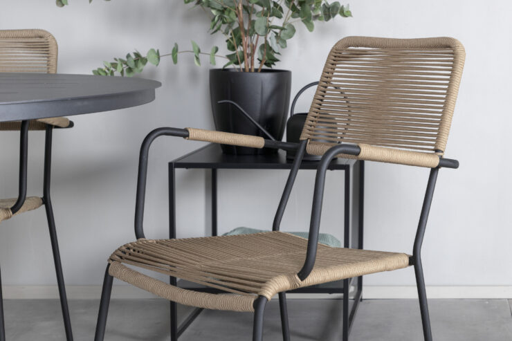 Alma, Lindos – Ensemble repas – Noir – Table : ⌀120 Chaise : 66 x 85 x 55 cm