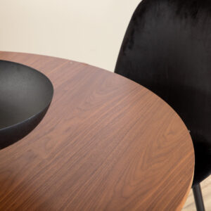 Bianca, Polar – Ensemble repas rond – Noyer – Table : ⌀110 Chaise : 53,3 x 88 x 42,5 cm