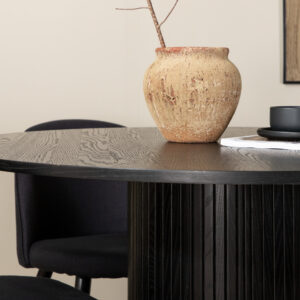 Bianca, Velvet – Ensemble repas rond – Noir – Table : ⌀110 Chaise : 57 x 76,5 x 50 cm