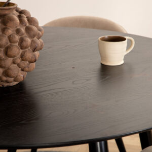 Dipp, Velvet – Ensemble repas rond – Noir – Table : ⌀115 Chaise : 57 x 76,5 x 50 cm