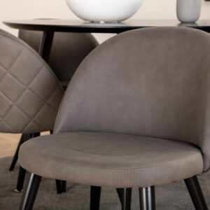 Dipp, Velvet – Ensemble repas rond – Noir – Table : ⌀115 Chaise : 57 x 76,5 x 50 cm