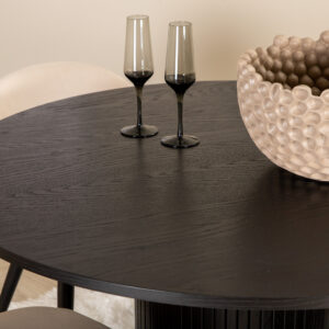 Bianca, Velvet – Ensemble repas rond – Noir – Table : ⌀110 Chaise : 57 x 76,5 x 50 cm