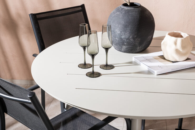 Lina, Santorini – Ensemble repas – Table : ⌀120 Chaise : 58 x 88 x 56 cm