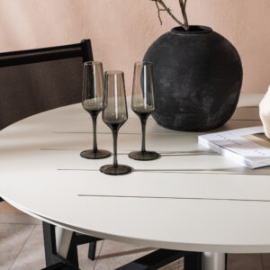 Lina, Copacabana – Ensemble repas – Table : ⌀120 Chaise : 60,5 x 88 x 56,5 cm