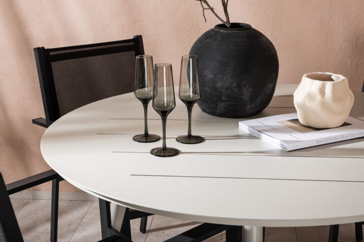 Lina, Copacabana – Ensemble repas – Table : ⌀120 Chaise : 60,5 x 88 x 56,5 cm