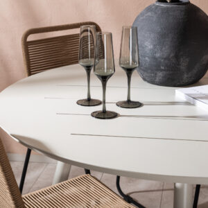 Lina, Lindos – Ensemble repas – Beige – Table : ⌀120 Chaise : 59 x 86 x 57 cm