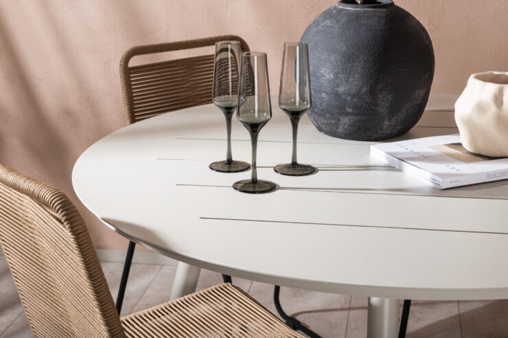 Lina, Lindos – Ensemble repas – Beige – Table : ⌀120 Chaise : 59 x 86 x 57 cm