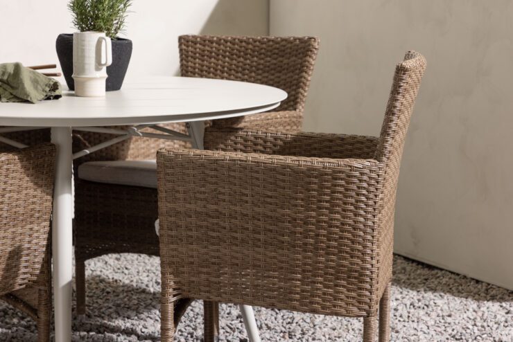 Lina, Malina – Ensemble repas – Table : ⌀120 Chaise : 60 x 86,5 x 58 cm