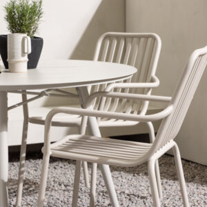 Lina, Peking – Ensemble repas – Table : ⌀120 Chaise : 64 x 85 x 57 cm