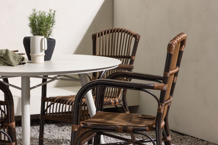 Lina, Galera – Ensemble repas – Table : ⌀120 Chaise : 63 x 90 x 55 cm
